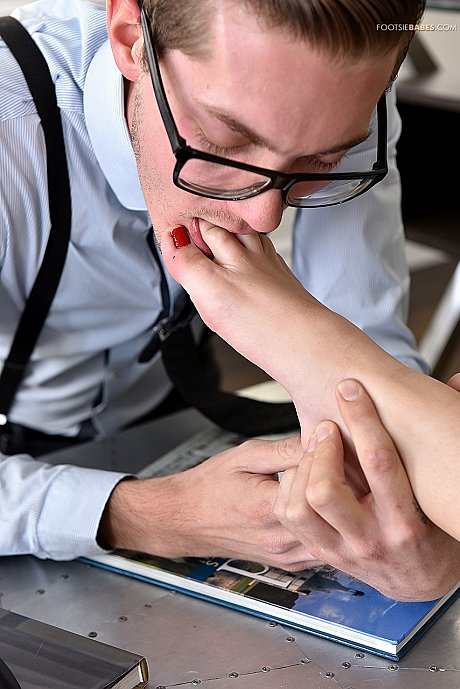 Gorgeous office whore girlfriend broad Joseline Kelly gives oral sex & mounts with feet on display - Image 4 of 20  in Pussy category   featuring Joseline Kelly, Buddy Hollywood 