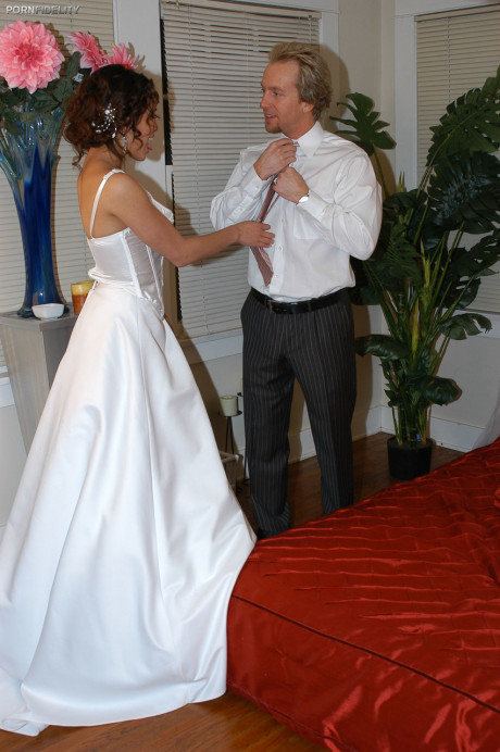 Hot latina bride Renae Cruz seals her vows with steamy wedding night blowjob - #421928