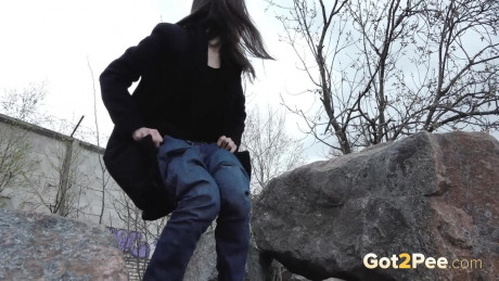 Brunette girl chick Lara Fox pulls down her jeans to take a piss upon boulders - #643148