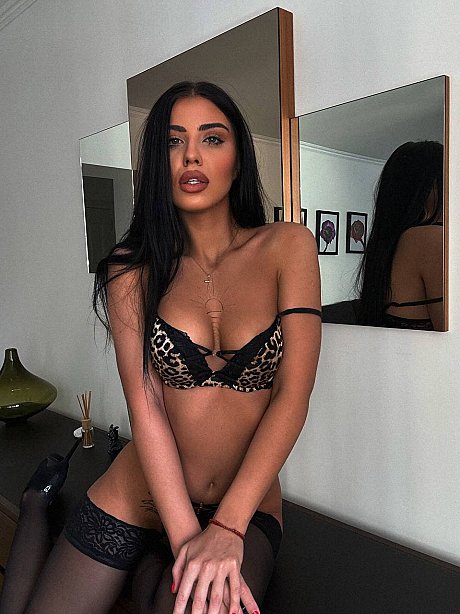 OnlyFans I Am Jasmiine featuring I Am Jasmiine Sex Gallery - Image 4 of 16  in Model category   featuring I Am Jasmiine