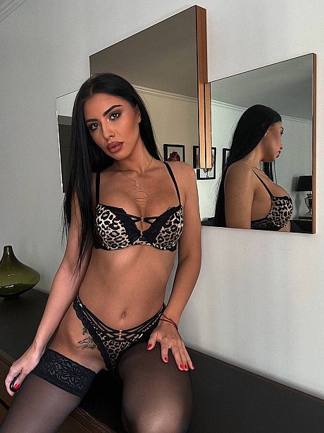 OnlyFans I Am Jasmiine featuring I Am Jasmiine Sex Gallery - Image 10 of 16  in Model category   featuring I Am Jasmiine