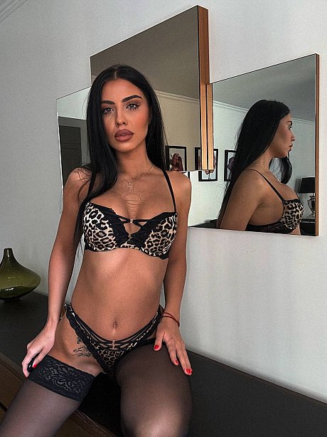 OnlyFans I Am Jasmiine featuring I Am Jasmiine Sex Gallery - Image 14 of 16  in Model category   featuring I Am Jasmiine