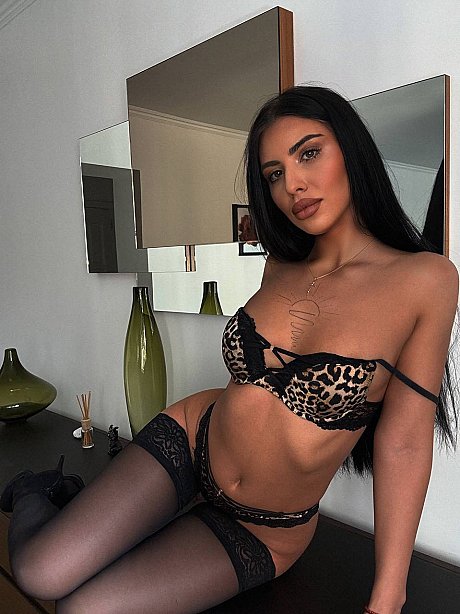 OnlyFans I Am Jasmiine featuring I Am Jasmiine Sex Gallery - Image 16 of 16  in Model category   featuring I Am Jasmiine