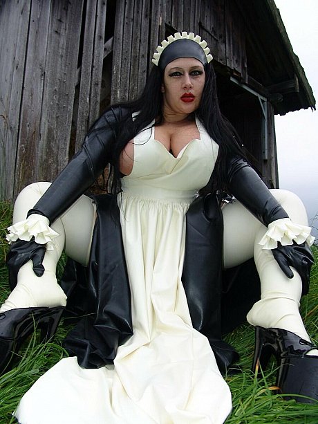 Goth woman girl lady Angelina does her laundry outdoors in a tub in latex clothing - Gallery #2953