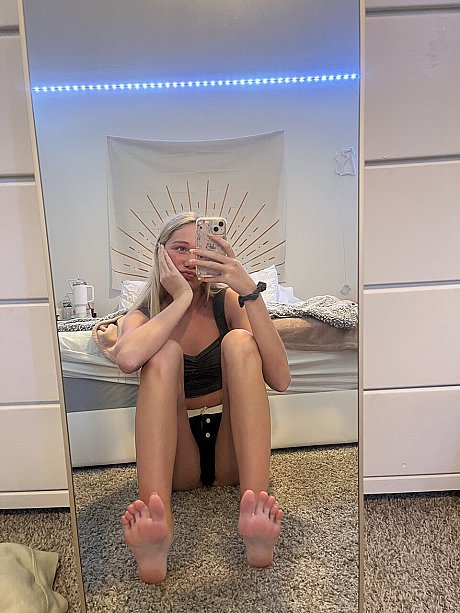 OnlyFans Kayla Bumzy Kayla Bumzy - Image 1 of 13  in Teen category   featuring Kayla Bumzy 