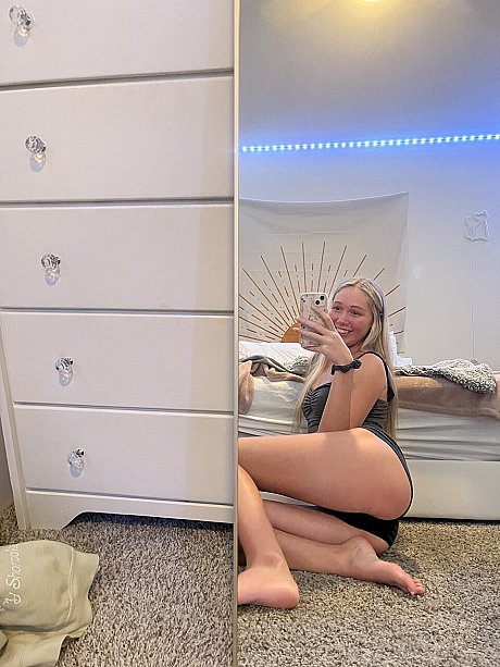 OnlyFans Kayla Bumzy Kayla Bumzy - Image 4 of 13  in Teen category   featuring Kayla Bumzy 