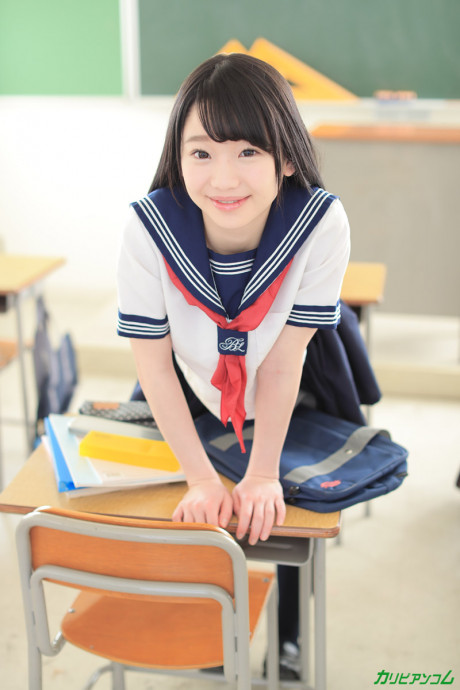 Pretty asian schoolgirl Yuna Himekawa spreads her legs & takes a penis at school - #961288