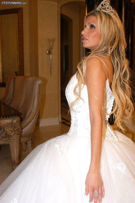 Gorgeous bride Kendall Brooks teases with plentiful cleavage in wedding gown - #1464765