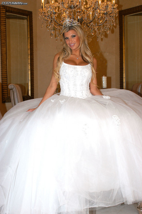 Gorgeous bride Kendall Brooks teases with plentiful cleavage in wedding gown - #1464768