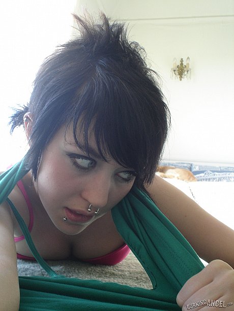 Short-haired punk skank girl with pierced nose, lip, navel in her own photos - Image 8 of 16  in Pussy category  