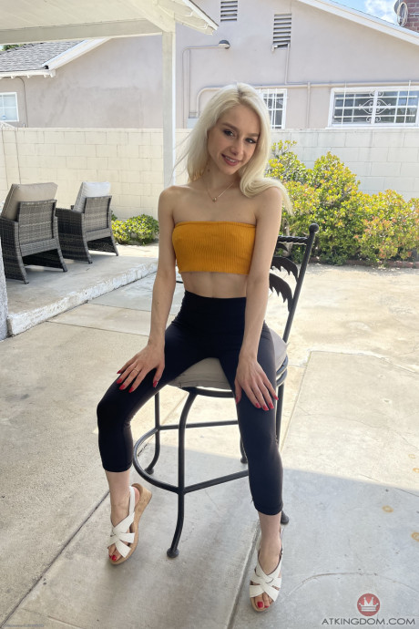 Blondy teen Scarlett Hampton shows off her puffy vagina up close - #896139
