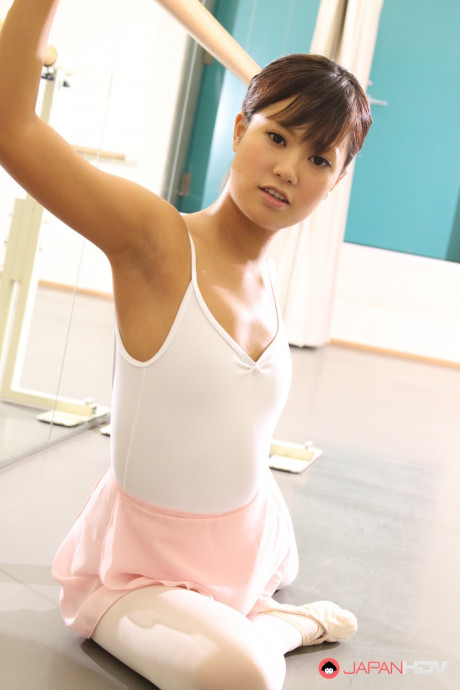 Japanese ballerina Ruri Kinoshita stretches her young young body in tights & tutu - #145089