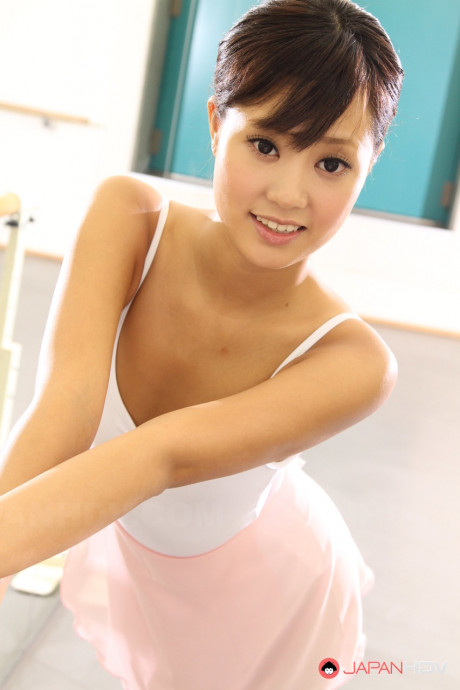 Japanese ballerina Ruri Kinoshita stretches her young young body in tights & tutu - #145098