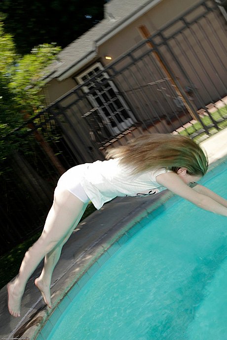 Ravishing amateur young Jessie Parker shows her holes before going for a swim - Image 3 of 19  in Outdoor category   featuring Jessie Parker 