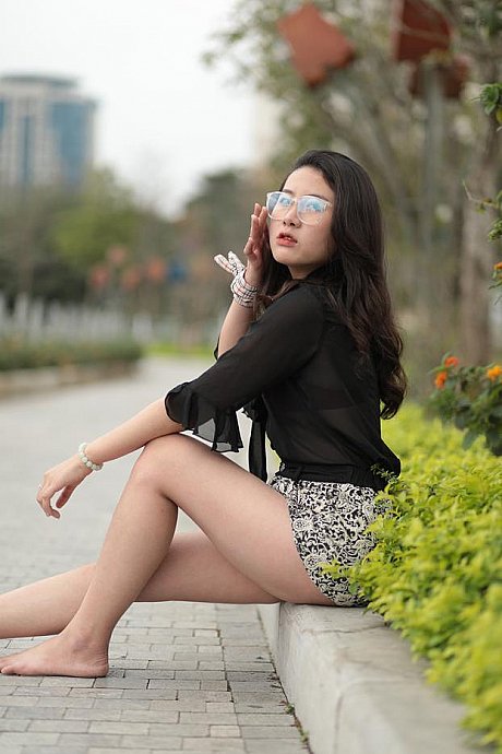 Barefoot oriental babe flaunts her pretty legs outdoors wearing a miniskirt - Image 4 of 21  in Outdoor category  