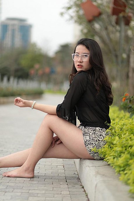 Barefoot oriental babe flaunts her pretty legs outdoors wearing a miniskirt - Image 6 of 21  in Outdoor category  