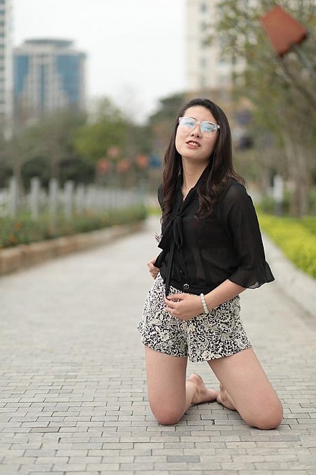 Barefoot oriental babe flaunts her pretty legs outdoors wearing a miniskirt - Image 7 of 21  in Outdoor category  