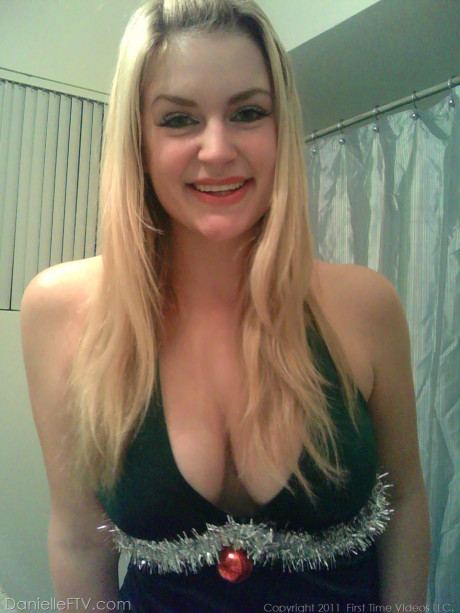 Gigantic titted blondie amateur Danielle takes wild selfies around the house - #939877