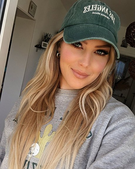 Beautiful tattooed babe shows off her big behind in a attractive compilation - Image 6 of 15  in Model category   featuring Hailee Summer