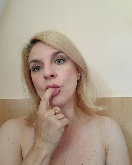 Gorgeous cougar amateur shows her hot curves while drinking a morning coffee - Image 1 of 16  in Spreading category   featuring Fralein Schmitt 