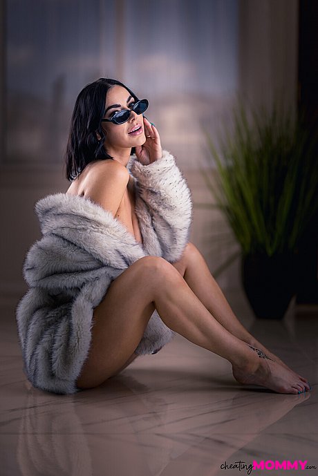 Cheating Mommy starring Ricky Spanish, Venus Valencia nude Porn Pics - Image 5 of 21  in Sexy category   featuring Ricky Spanish, Venus Valencia 
