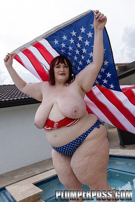 Plumper Pass starring Asstyn Martyn nude Photos - Image 4 of 10  in Outdoor category   featuring Asstyn Martyn 