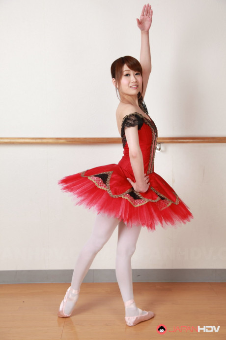 Busty Japanese ballerina Ririka Suzuki goes bare-breasted on practice - #430235