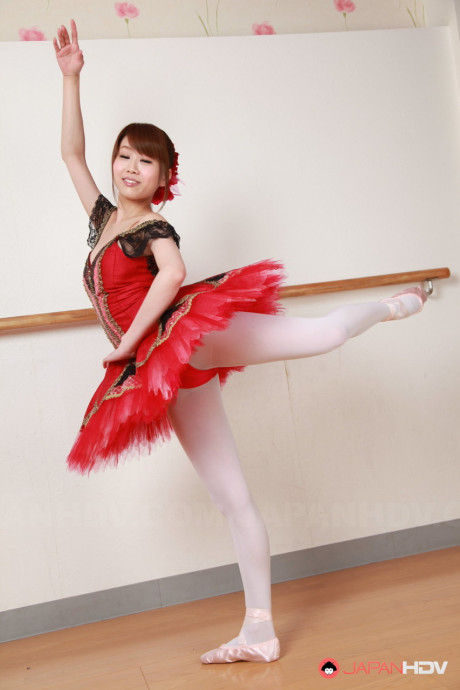 Busty Japanese ballerina Ririka Suzuki goes bare-breasted on practice - #430236