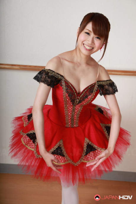 Busty Japanese ballerina Ririka Suzuki goes bare-breasted on practice - #430239