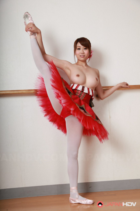 Busty Japanese ballerina Ririka Suzuki goes bare-breasted on practice - #430242