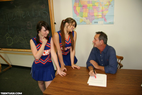Cheerleaders Pocahontas & Dakota Charms rub their teacher's & classmate's schlongs - #1037037