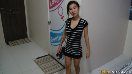Ravishing attractive Filipina Ladyhoney Valgez	spreads her silky cunt before getting nailed - #940006
