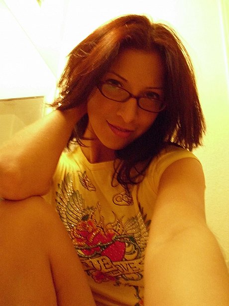 Nerdy amateur teenie Cydella strips and shows her amazing titties and behind - Image 2 of 20  in Babe category  