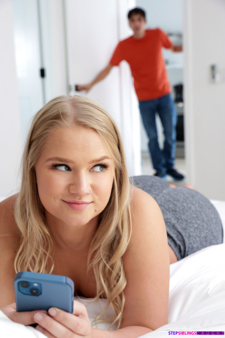 Chubby teen Harley King lets her stepbrother pound her trimmed cunt - #1002117