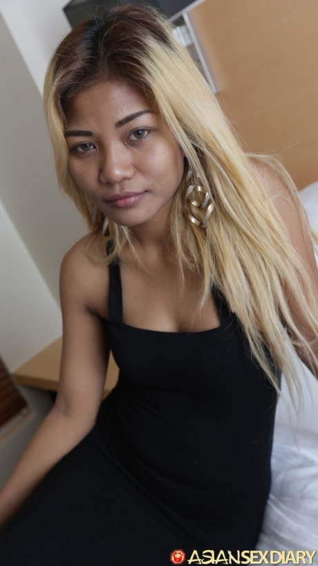 Ravishing chinese babe Peong enjoys some POV doggystyle sex in a hotel room - #1335246
