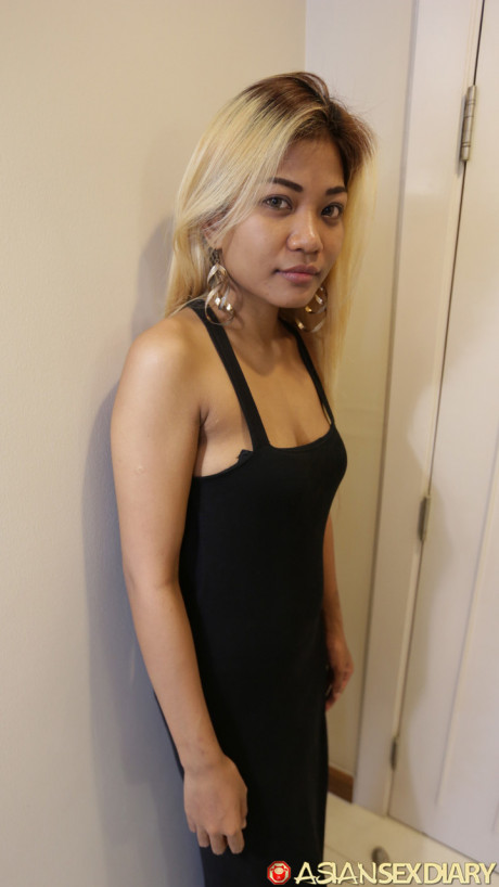 Ravishing chinese babe Peong enjoys some POV doggystyle sex in a hotel room - #1335247