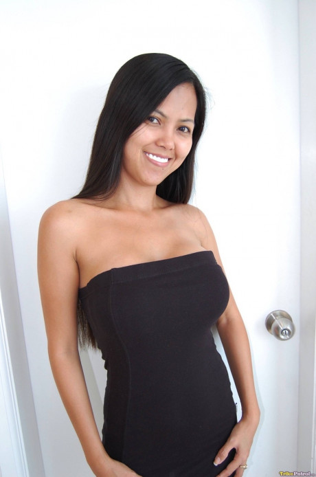 Amateur Filipina babe Leanne Pena exposes her beautiful tits and swallows a knob - #1224314
