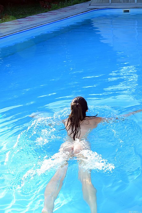 Met Art featuring Alina Porn Images - Image 13 of 21  in Outdoor category   featuring Alina 