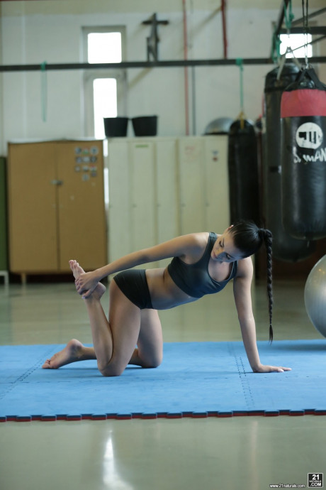 Female wrestling babe Eveline Dellai gets slammed doggy style by her coach - #1528317