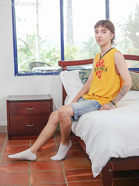 Man boy Fun featuring Jeremy Salvatore naked Gallery - Image 1 of 21  in Gay category
