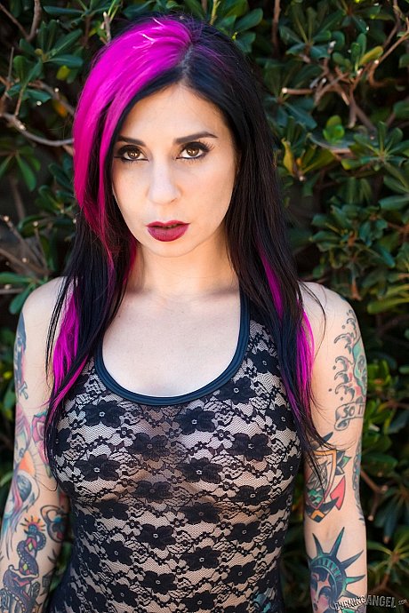 Pretty Joanna Angel takes off her lace bodysuit & reveals hot natural body - Image 5 of 17  in Outdoor category   featuring Joanna Angel 