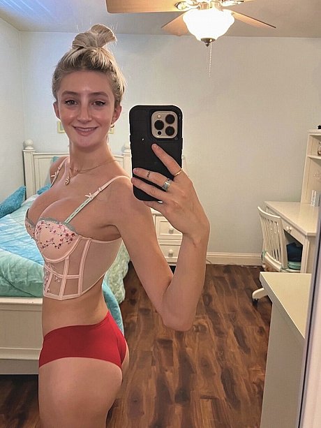 OnlyFans Hailey Sinclair starring Hailey Sinclair naked Porn Pics - Image 14 of 15  in Outdoor category   featuring Hailey Sinclair 
