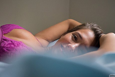 Pretty babe Eva Lovia flaunting hot body in pretty panties & bra on her bed - Gallery #10226