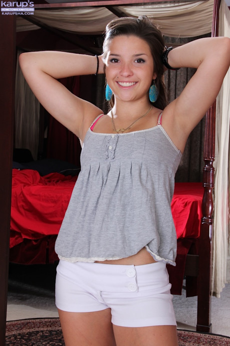 Teen amateur Veronica Berry peels away white shorts to showcase bald twat - #1339559