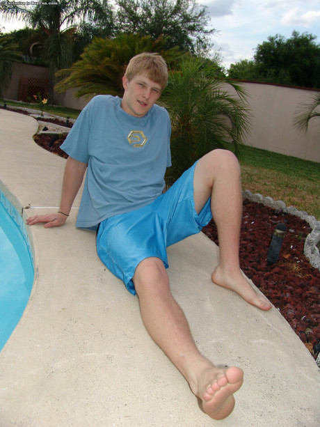 Dirty husband BF Mikey takes off his swimwear & shows off his giant behind & hairy rod - #1213622