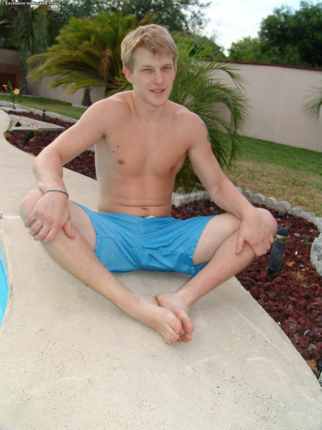 Dirty husband BF Mikey takes off his swimwear & shows off his giant behind & hairy rod - #1213624