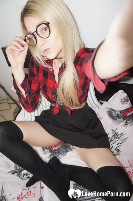 Blondy young young amateur in glasses sheds her clothes and takes pretty selfies - #481408
