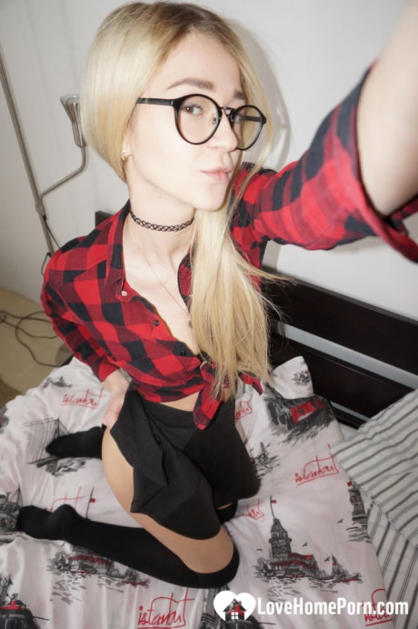Blondy young young amateur in glasses sheds her clothes and takes pretty selfies - #481409