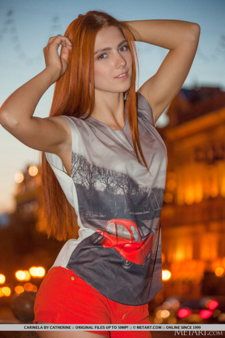 Natural redhead Carinela displays her flexible body during a totally undressed gig