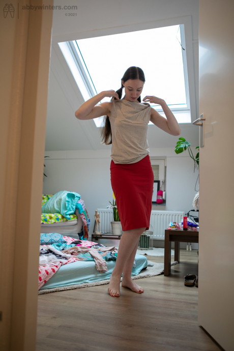Australian amateur babe Zina B gets spied on while dressing in her room - #1545904